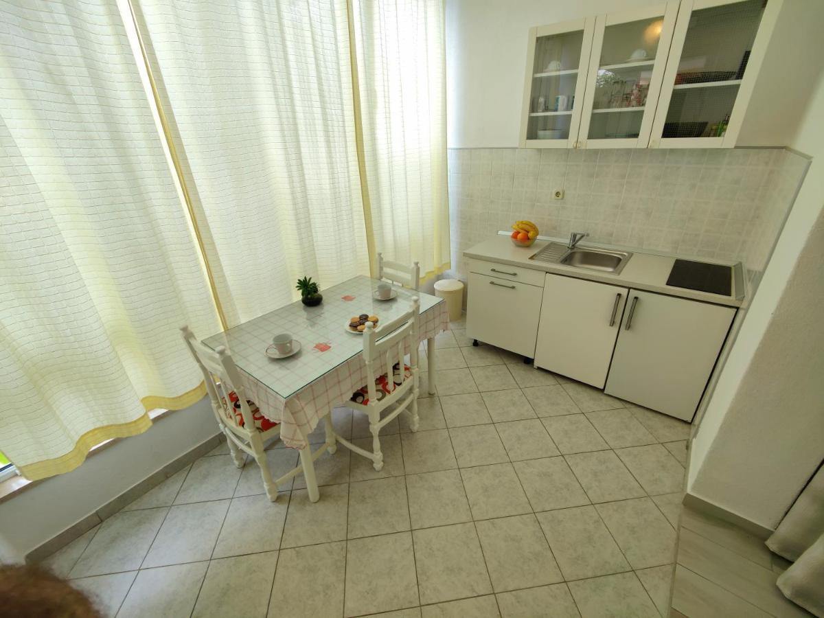 Cosey Studio Apartment For 2 Free Private Parking Makarska Exterior photo